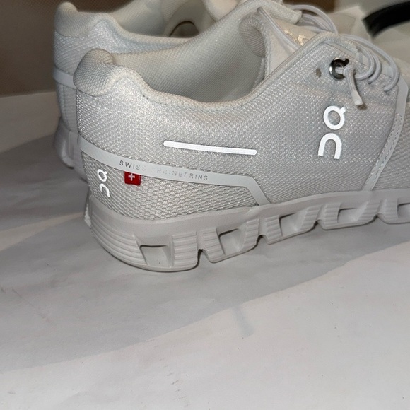 New On cloud On Running White Athletic Shoes men’s size 7 - Picture 4 of 5